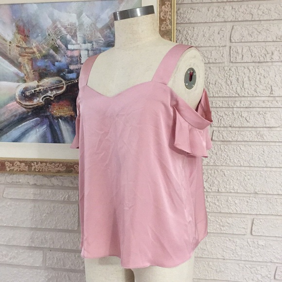 🌹SoHo New York & Company Cold Shoulder Top - Picture 2 of 13
